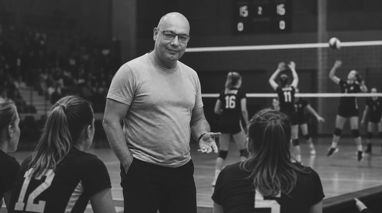 Olivier Parent, entraîneur de volley de haut niveau, au bord du terrain
